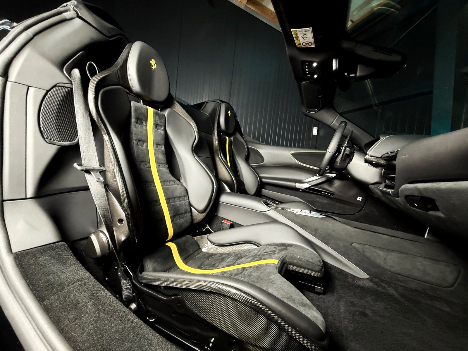 Fahrzeugabbildung Ferrari SF90 Spider + Vollcarbon + Lift + NeroDS1250