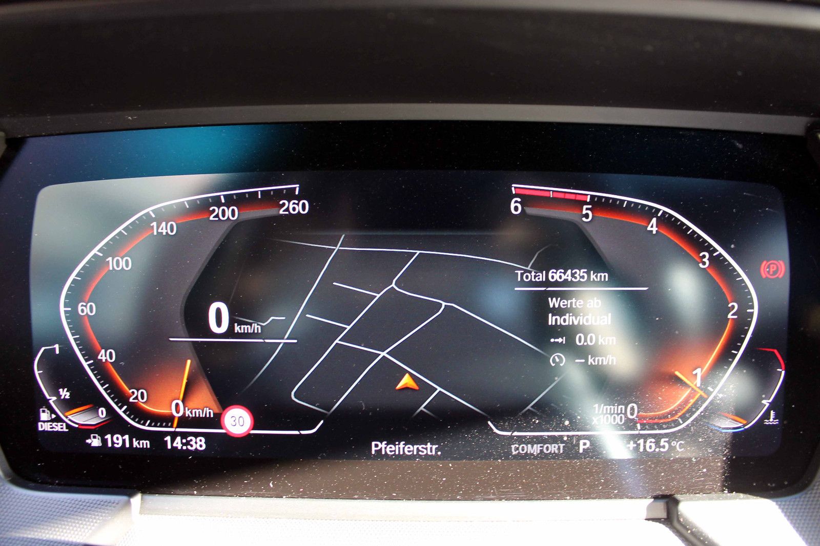 Fahrzeugabbildung BMW 120d xDrive Luxury-Line LED PANO HUD ACC KAM SHZ