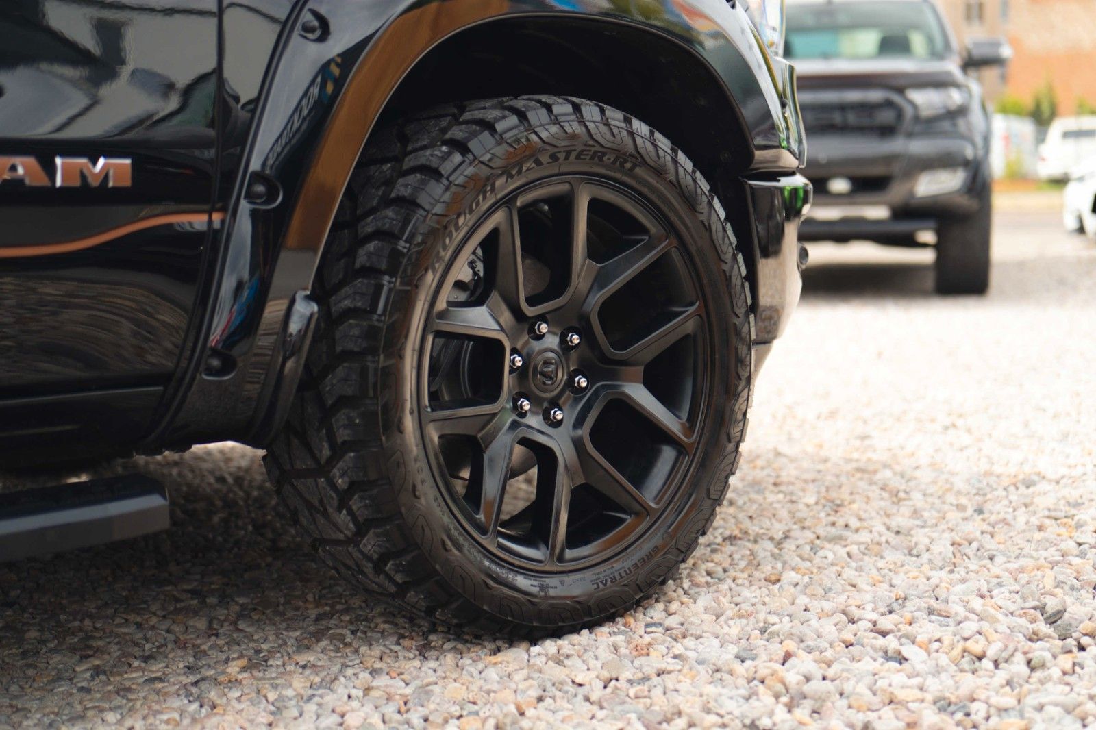 Fahrzeugabbildung Dodge RAM 5.7 V8 HEMI 4x4 Night LARAMIE LONGBED 19%