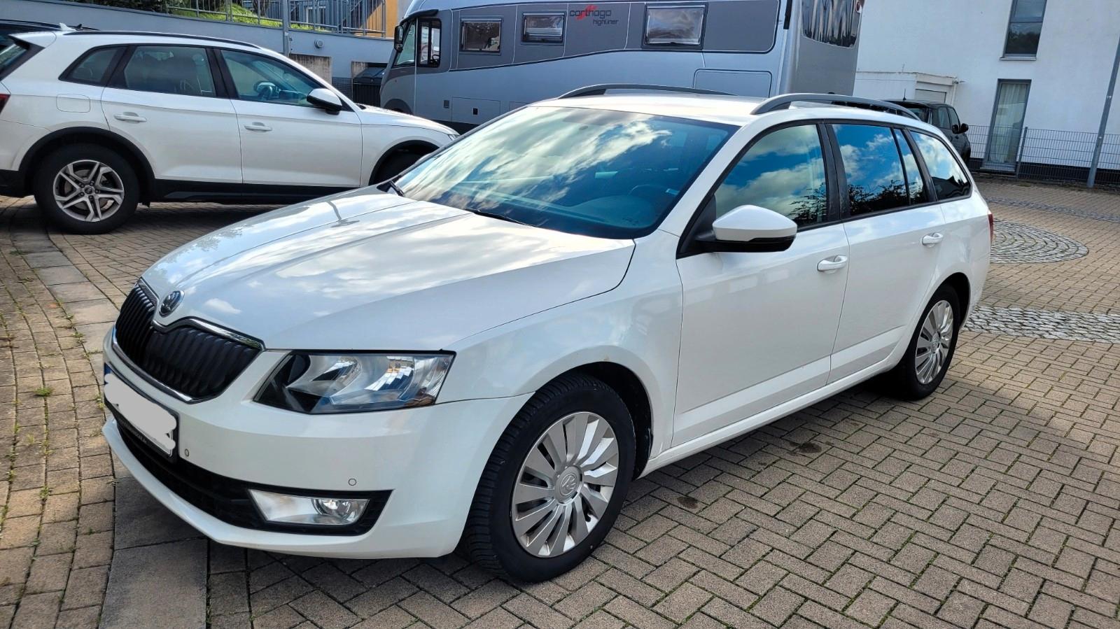 Skoda Octavia 2014 — rear view