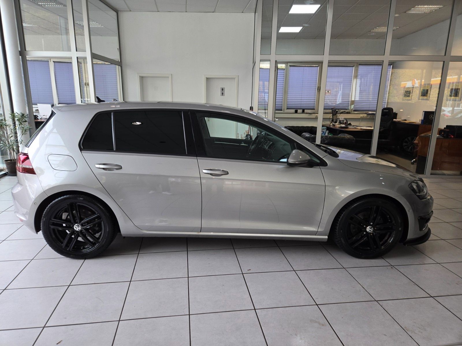 Fahrzeugabbildung Volkswagen Golf VII Lim. Highline BMT *PANORAMADACH*