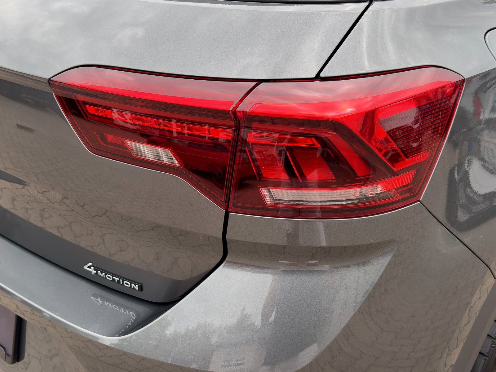 Fahrzeugabbildung Volkswagen T-Roc R-Line 4M*DSG*SHZ*LED*NAVI***