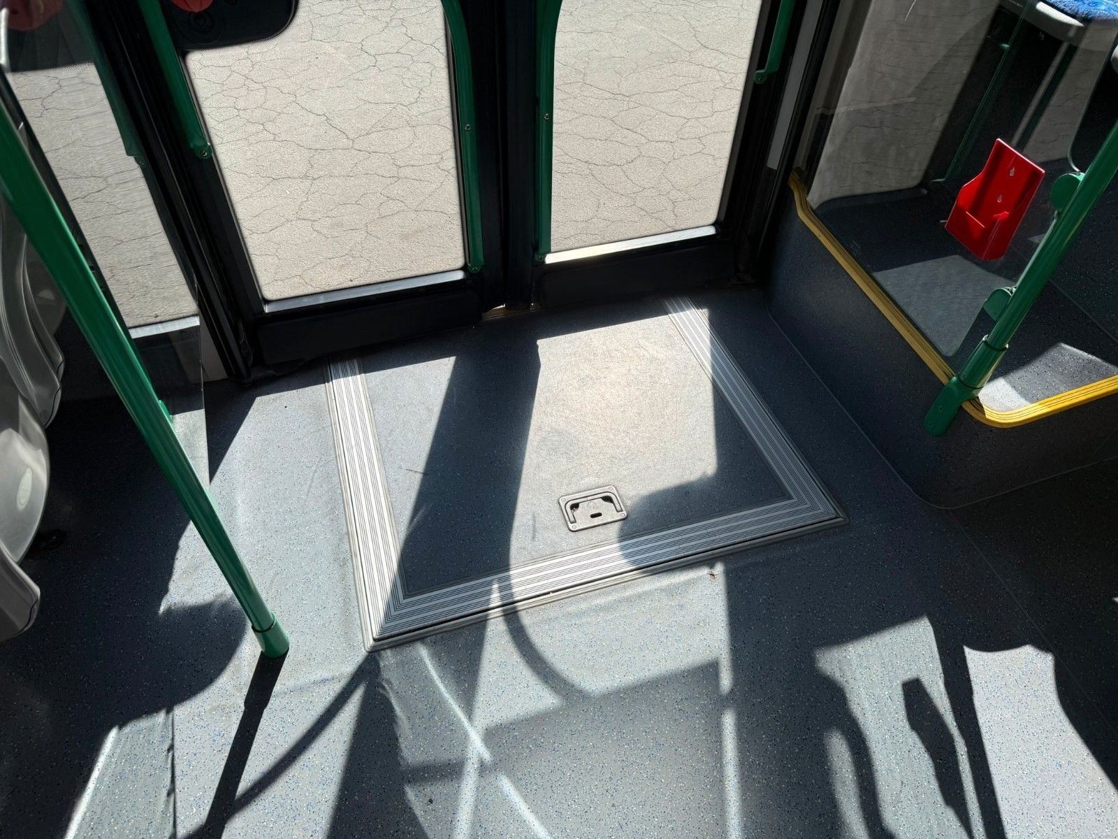 MAN  2015 - Image 20 of 28