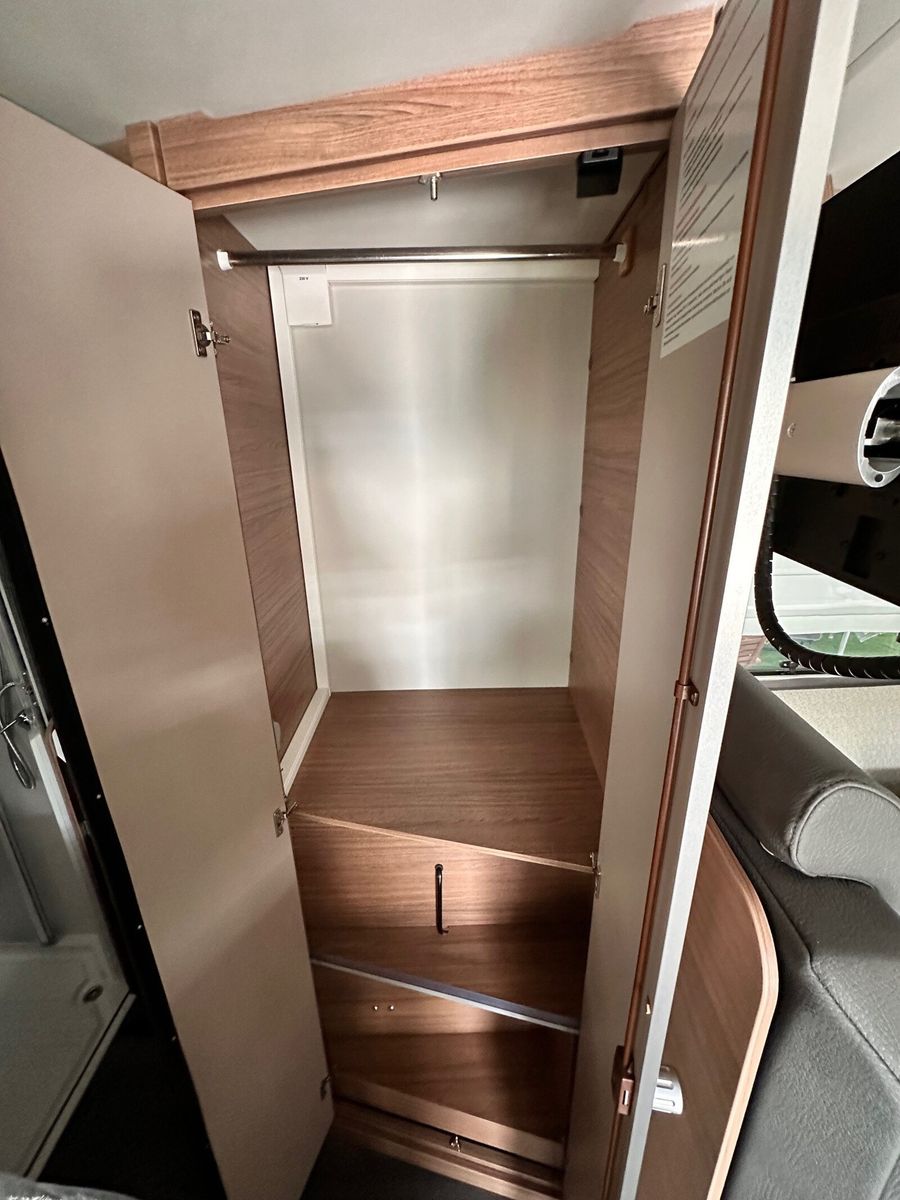Fahrzeugabbildung Knaus Van TI VANSATION 550 MF AHK Rahmenfenster L-Sit
