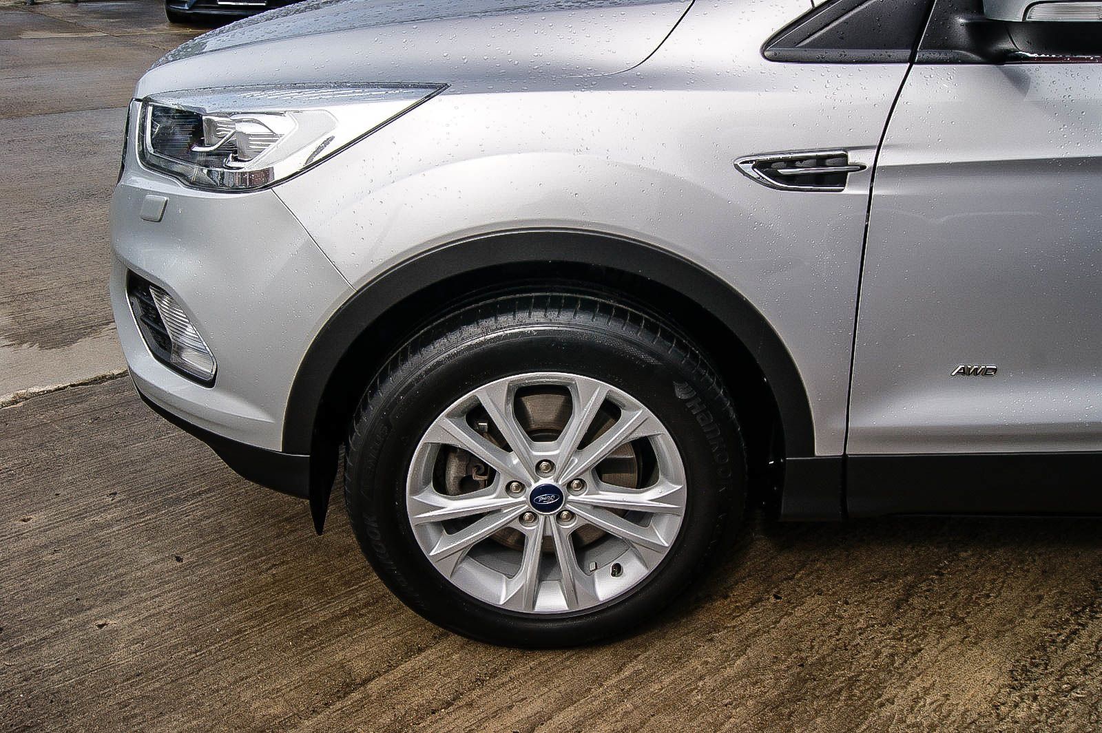 Fahrzeugabbildung Ford Kuga 1.5 Aut Titanium XENON NAVIGATION PDC 1HAND