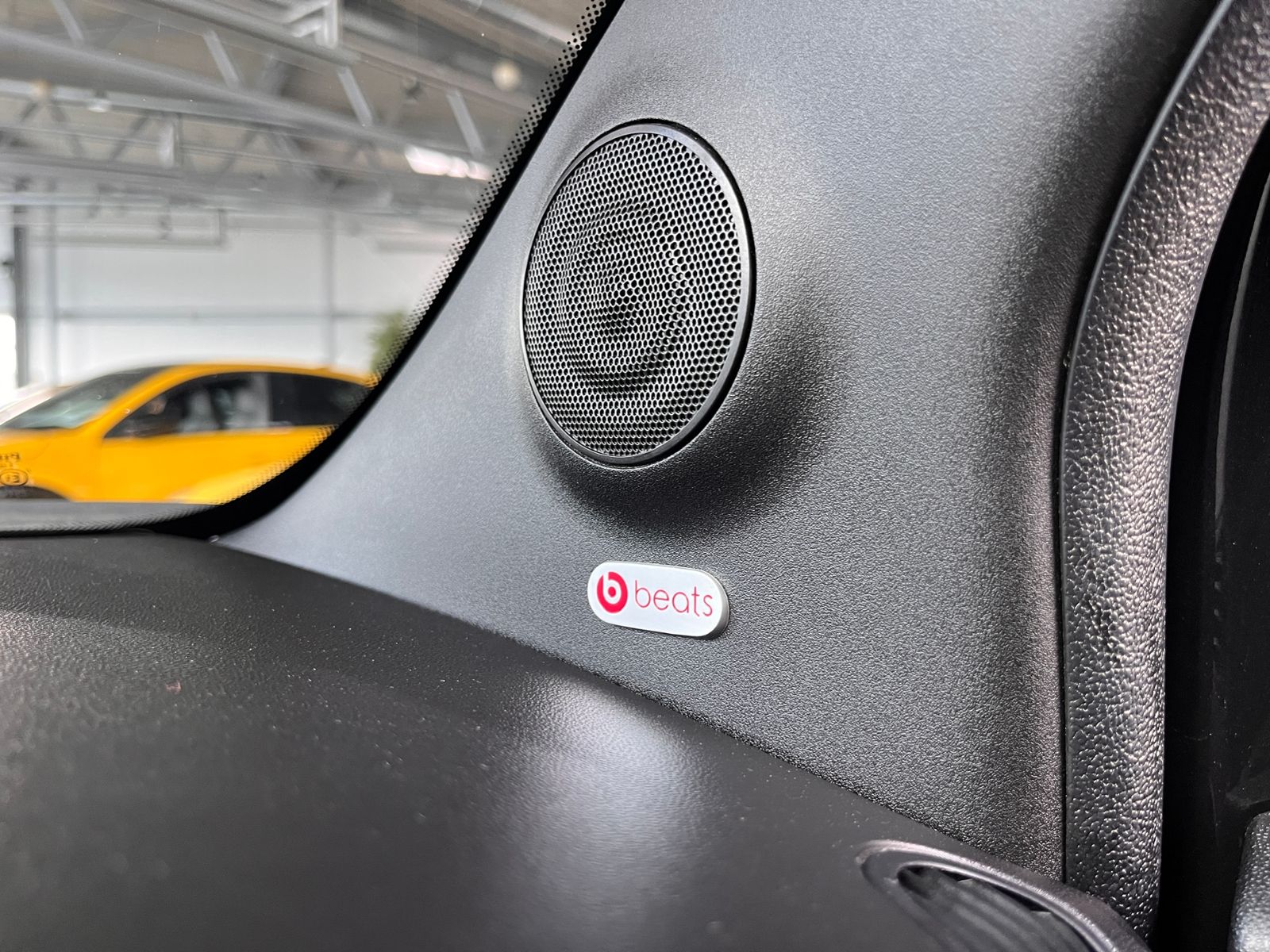 Fahrzeugabbildung Abarth 595C Scorpioneoro BEATS NAVI ALU