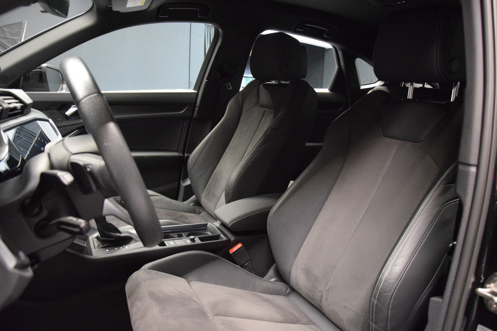 Fahrzeugabbildung Audi Q3 Sportback 45 TFSI e S line ACC Ambiente el.Hk
