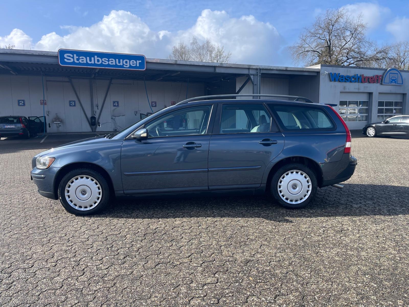 Volvo V50 2004 — engine 2.521 cm³, 220 HP (162kW)