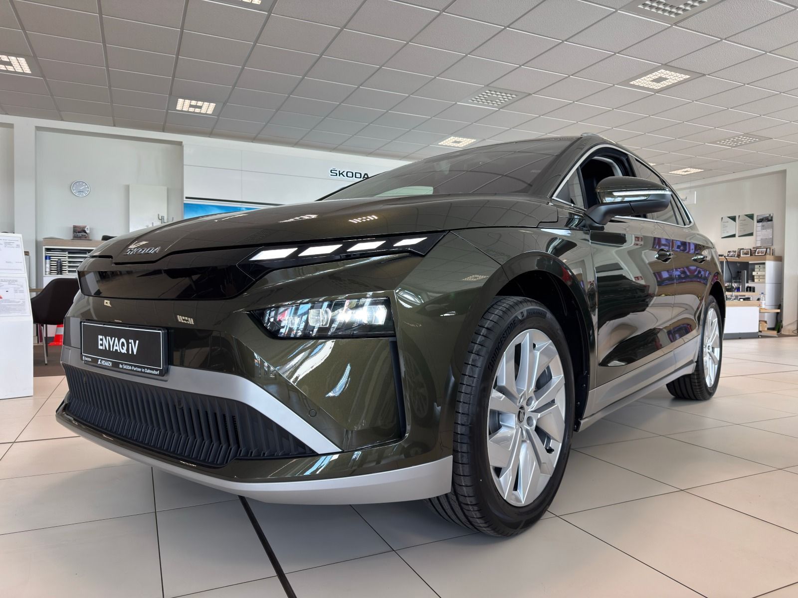 Fahrzeugabbildung SKODA Enyaq 60 Lodge*RFK*AHK*20Zoll*eHeck