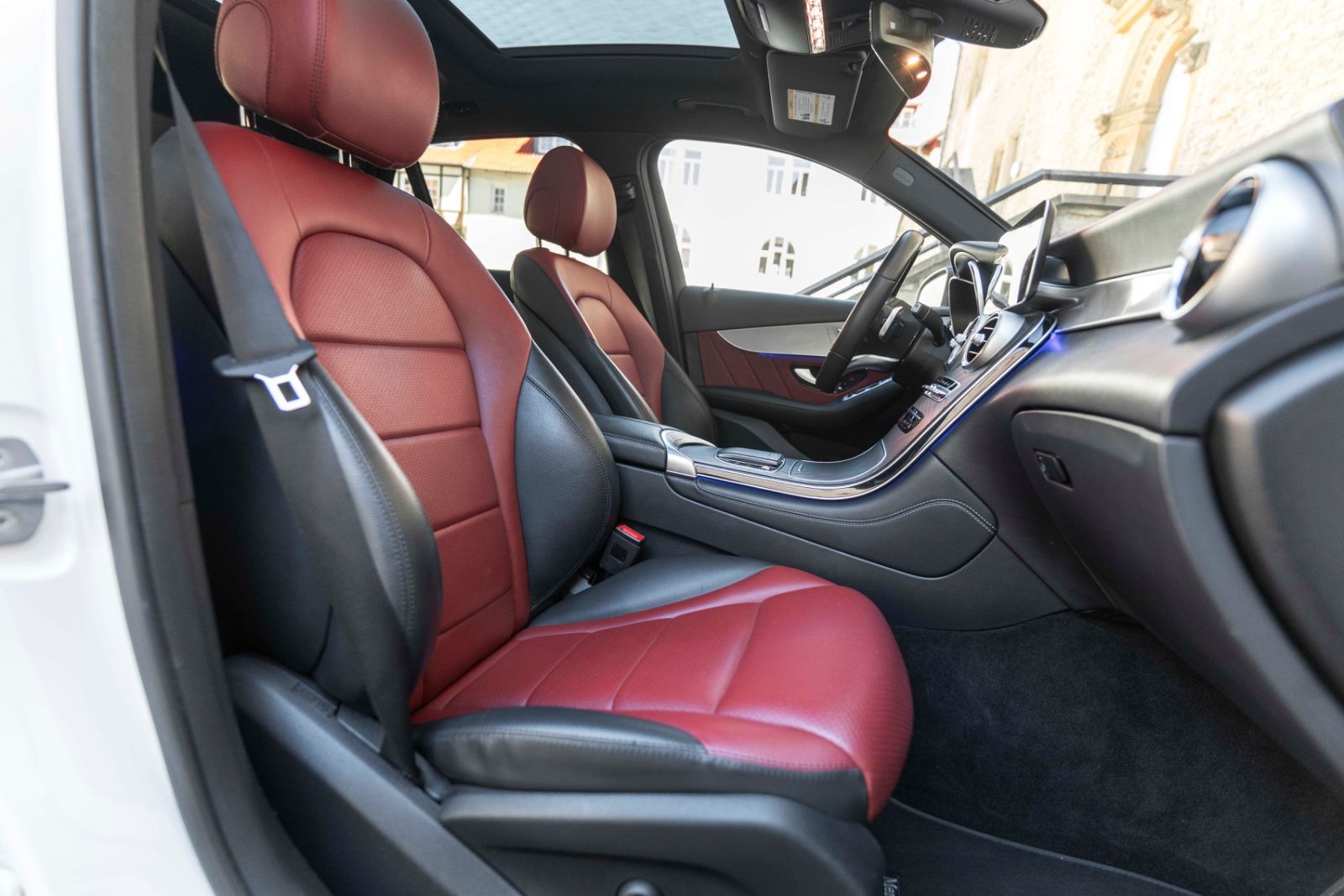 Fahrzeugabbildung Mercedes-Benz GLC 300 AMG-LINE BURMESTER LED 360° SHZ PANO