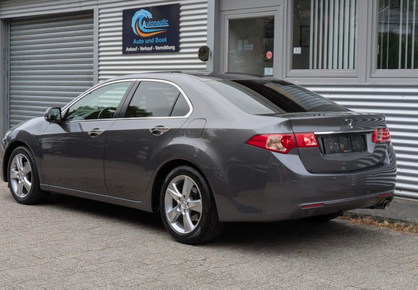 Fahrzeugabbildung Honda Accord 2.0i KLIMAAUT SITZHEIZUNG XENON GARANTIE!