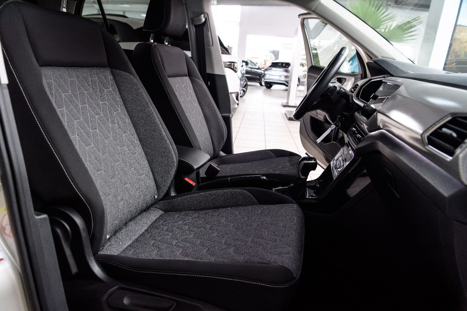 Fahrzeugabbildung Volkswagen T-Cross Move+AHK+GJR+NAVI+SHZ+ALU+ACC+DAB