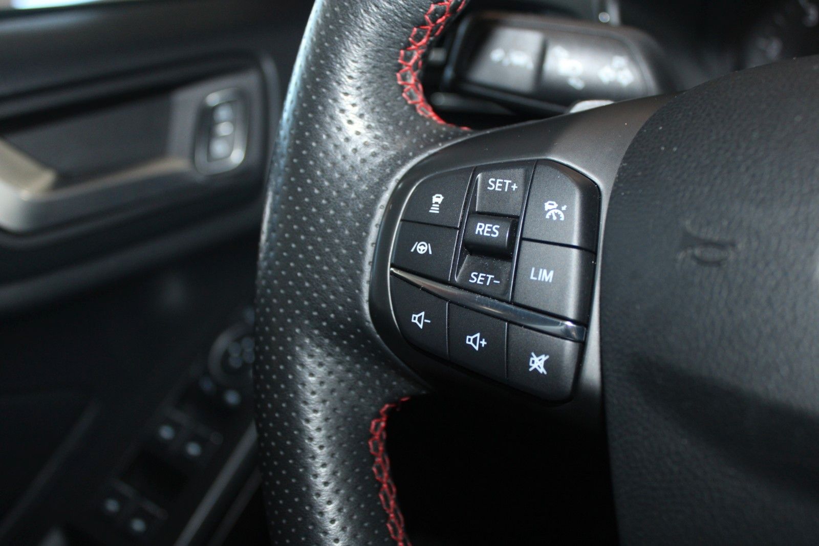 Fahrzeugabbildung Ford Focus ST-Line Automatik WinterPaket CAM ACC