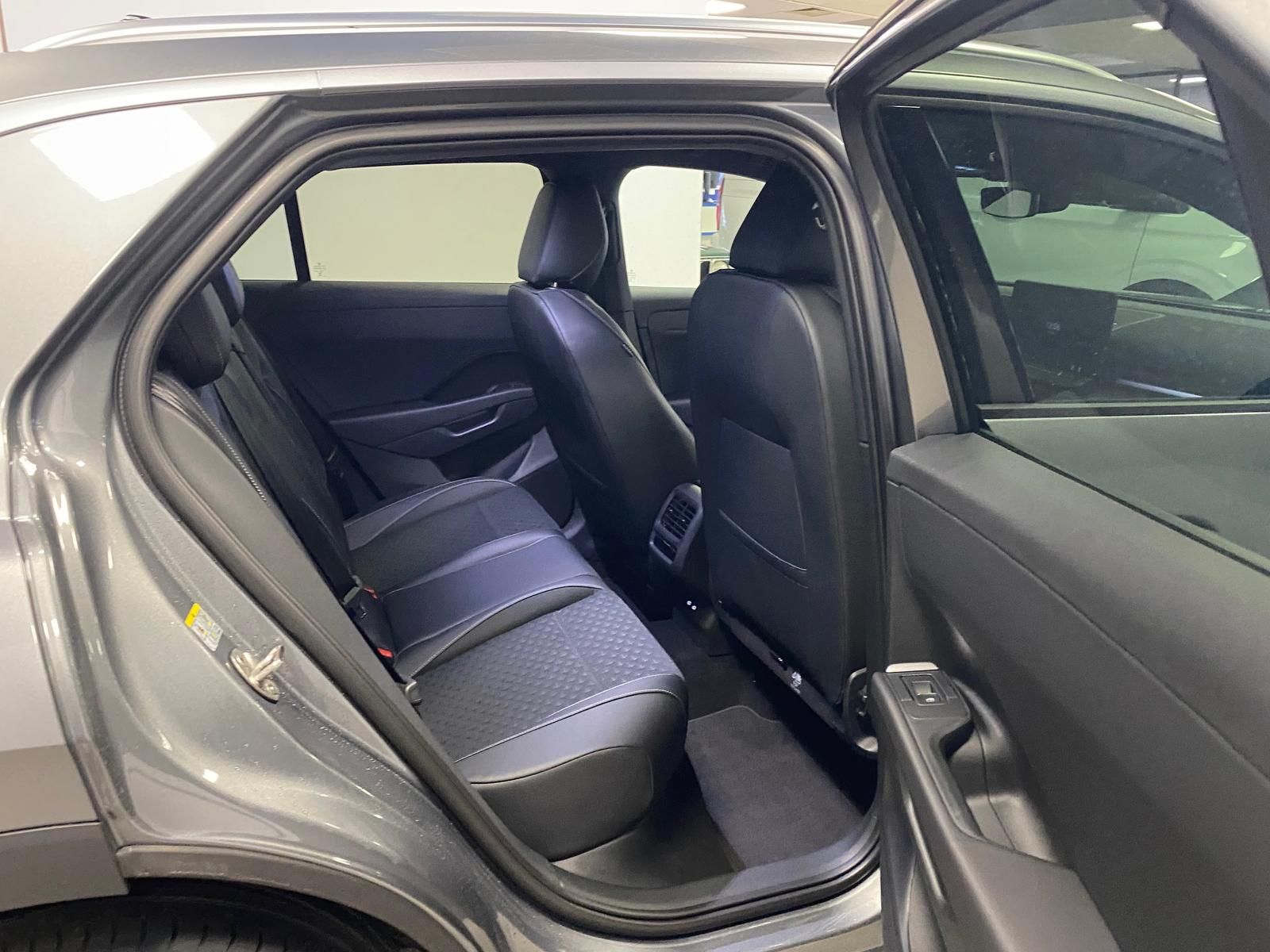 Fahrzeugabbildung Volkswagen T-Roc 1.5 eTSI R-Line NEUES MODELL AHK+ACC+KAMER