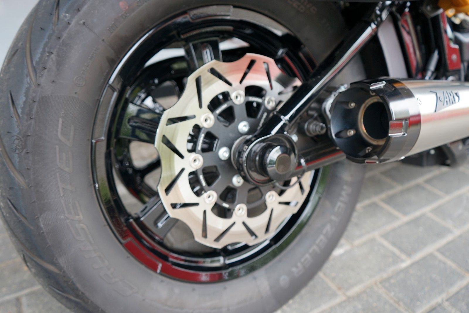 Fahrzeugabbildung Harley-Davidson Softail Street Bob 114 CLUBSTYLE Öhlins Zard DON