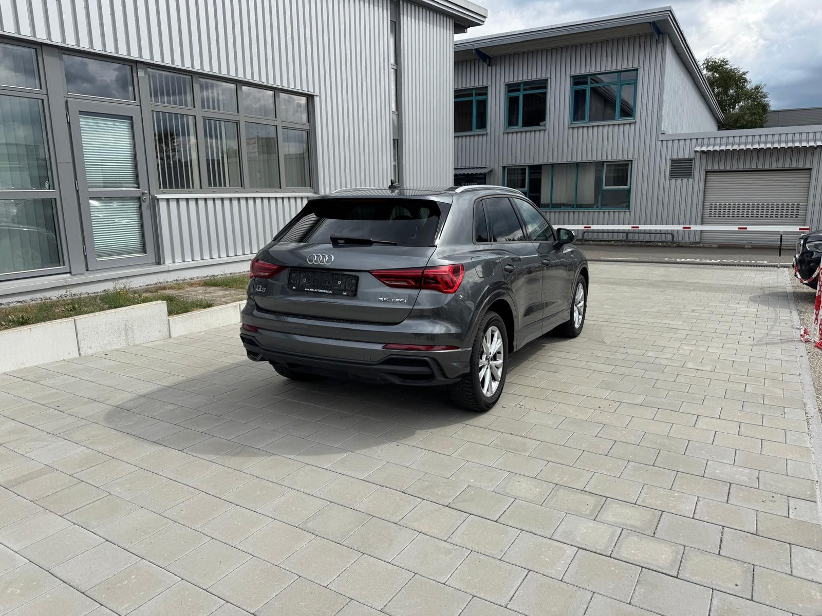 Audi Q3 35 TFSI S line AHK /  foto 5