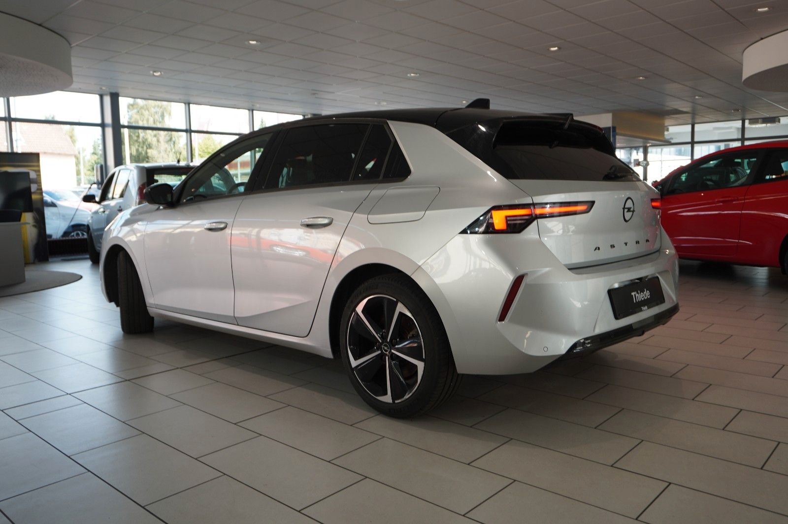 Fahrzeugabbildung Opel Astra L Lim. 1.6 HYBRID GS SPORT NAVI/360°/SPORT