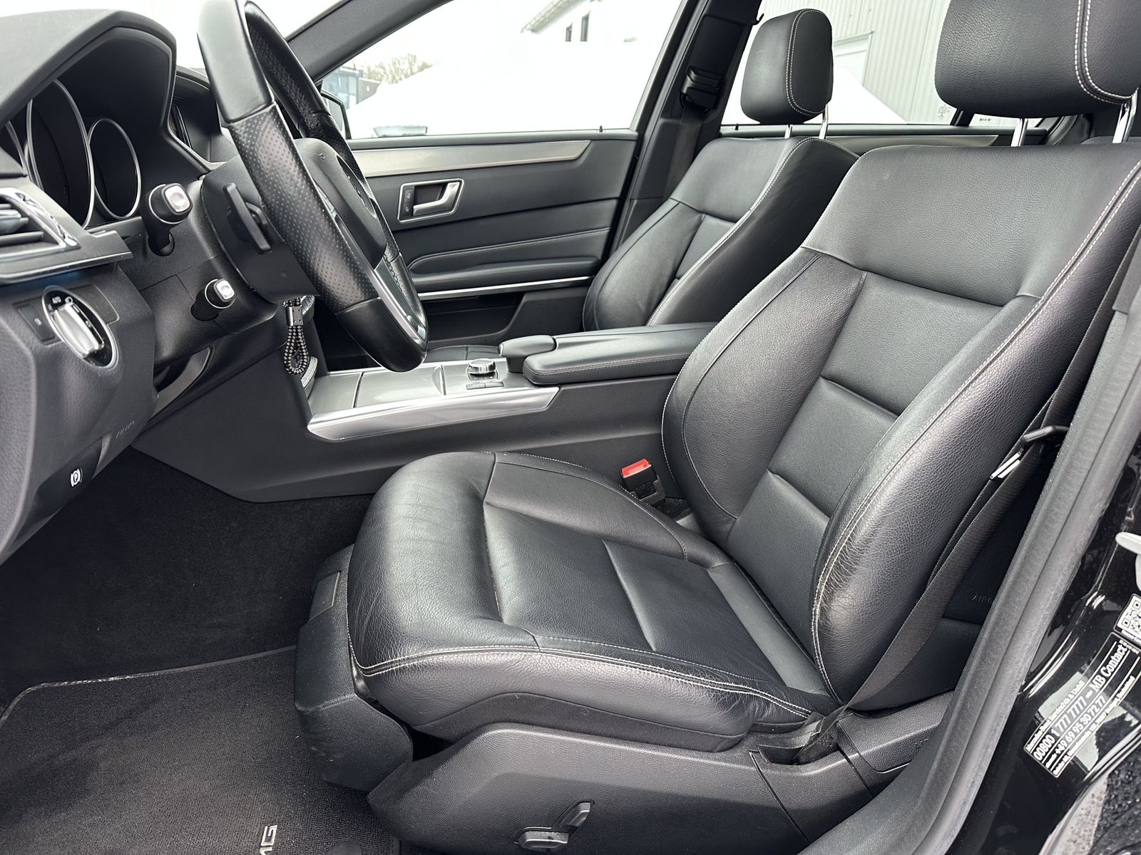 Fahrzeugabbildung Mercedes-Benz E 350 BlueTec 4Matic AMG-Line NAV+LED+PANO+SPURH