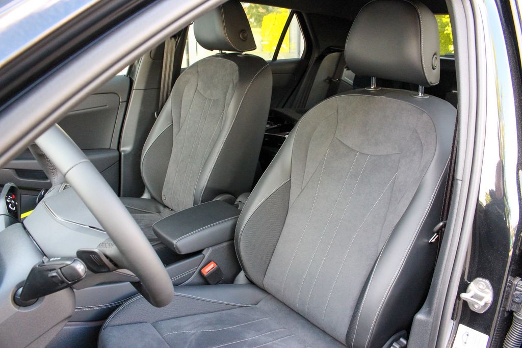 VW T-Roc 1.5 Black Style / DISCOVER/ 18"/ CARPLAY VW T-Roc 1.5 Black Style / DISCOVER/ 18"/ CARPLAY