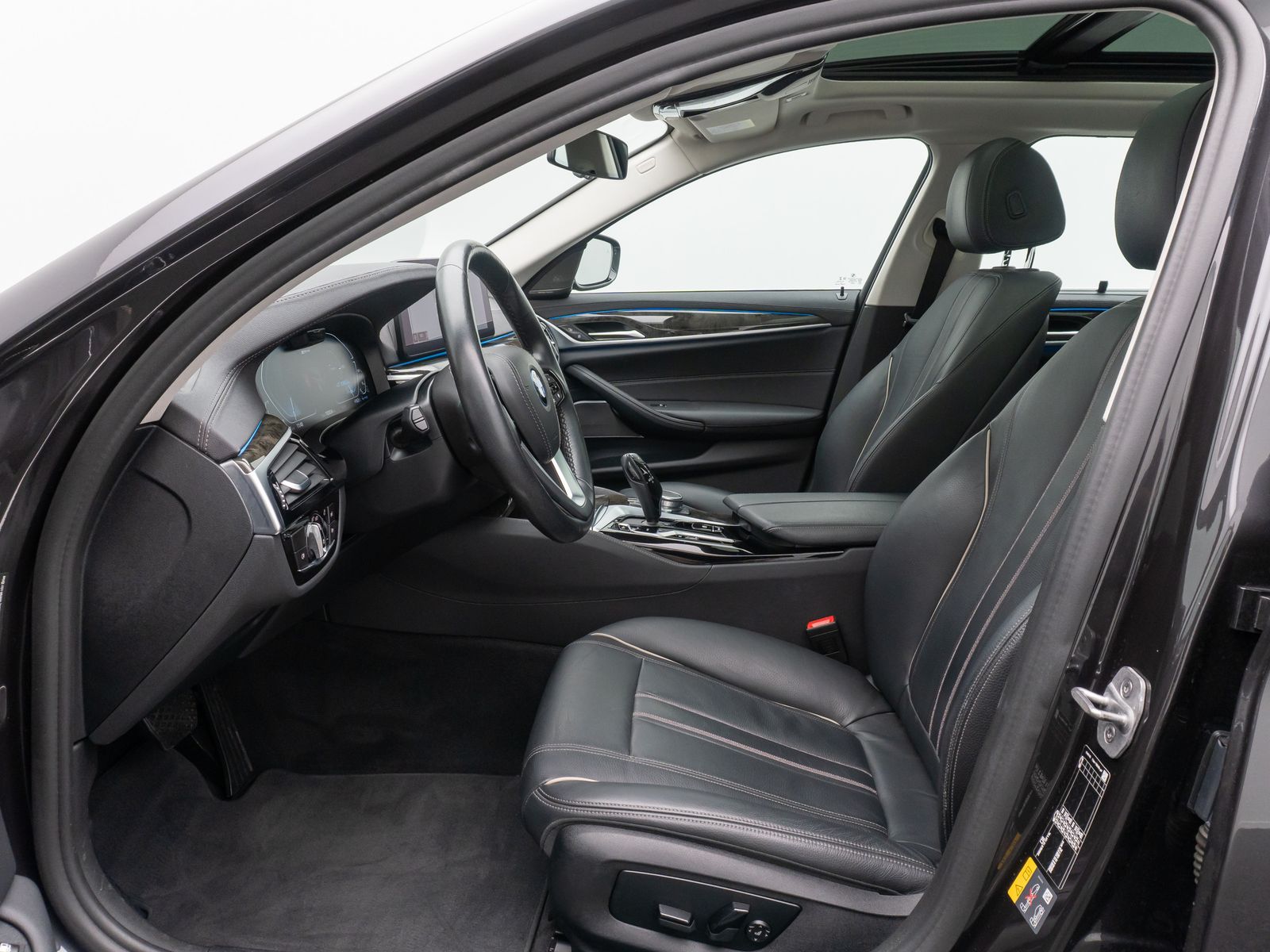 Fahrzeugabbildung BMW 530e xD LuxuryLine Panorama Laser Kamera HUD H/K