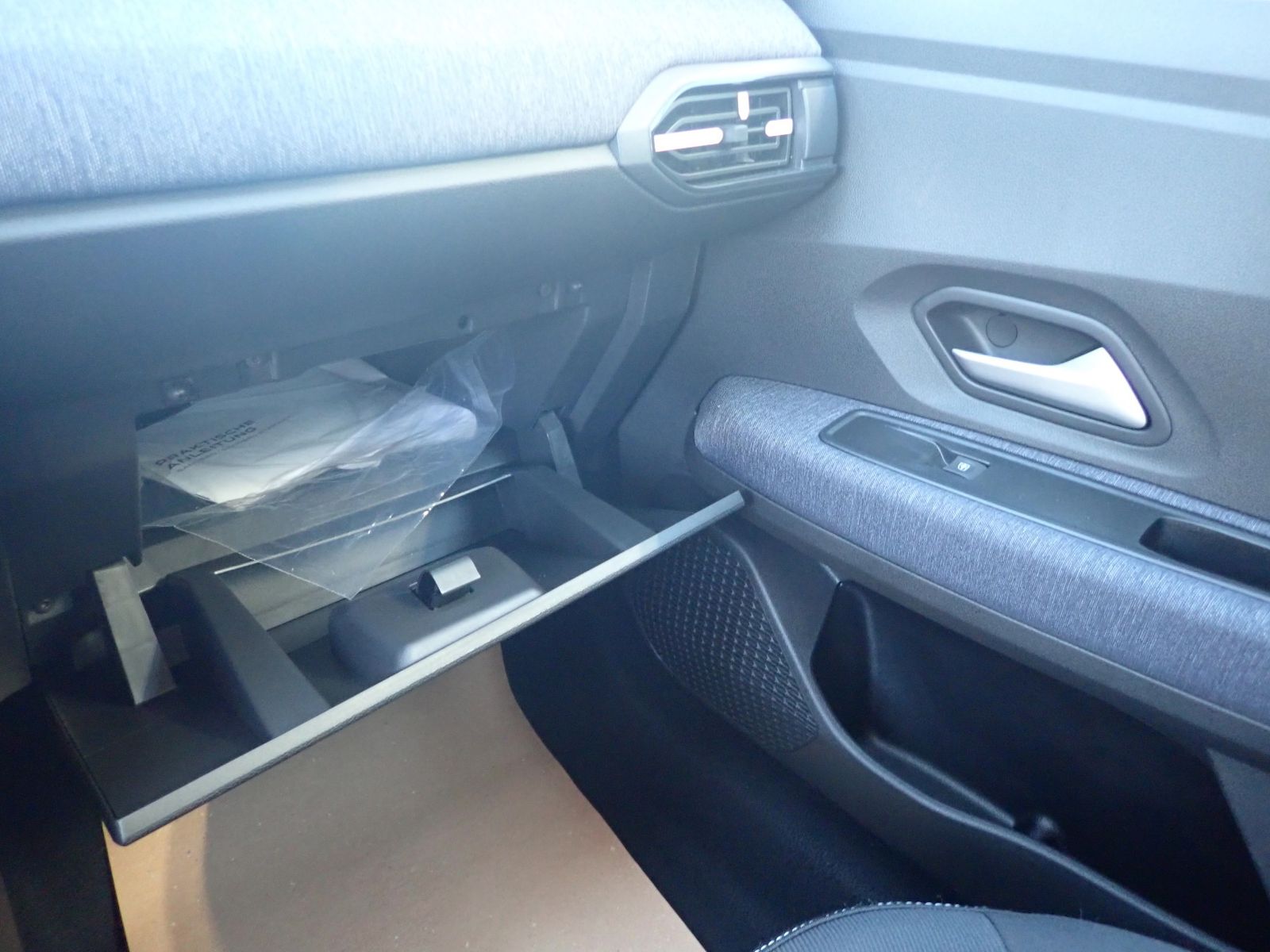 Fahrzeugabbildung Dacia Sandero Expression TCe 100