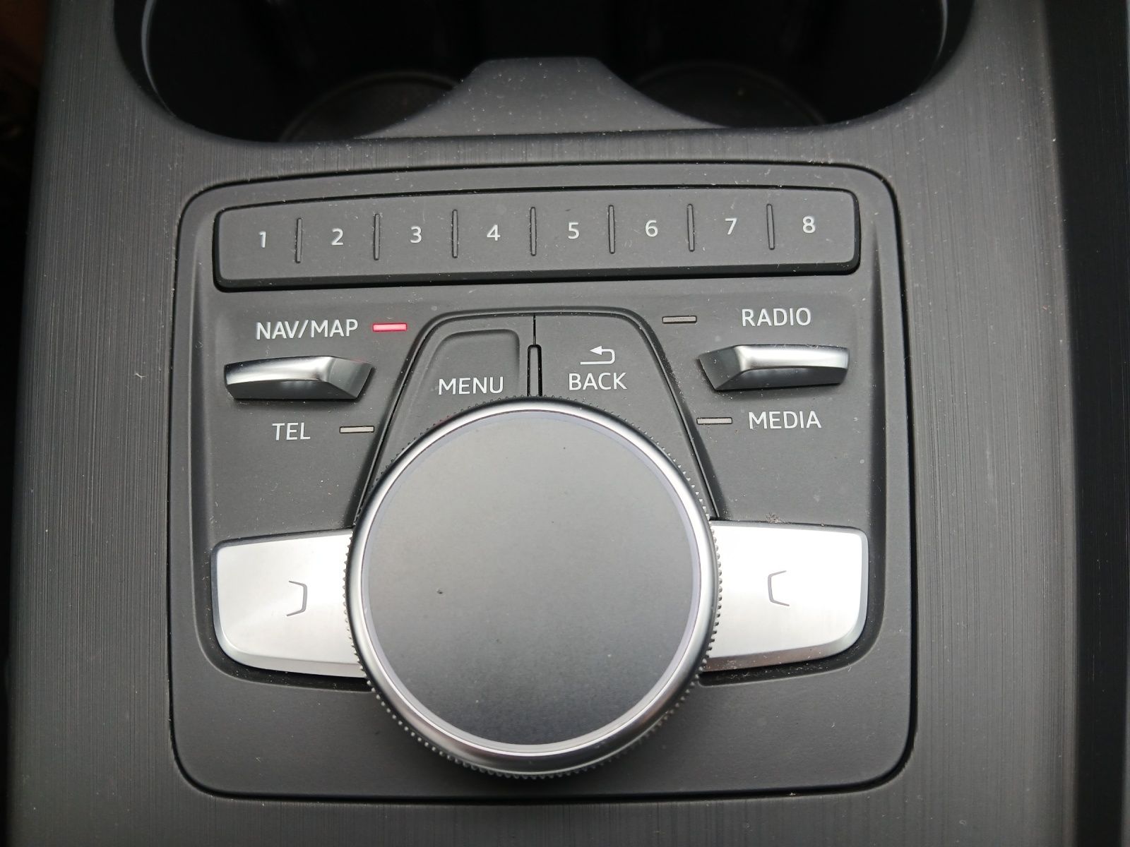 Fahrzeugabbildung Audi A4 TFSI sport S-Line-Black LED AHK Navi AVC ACC