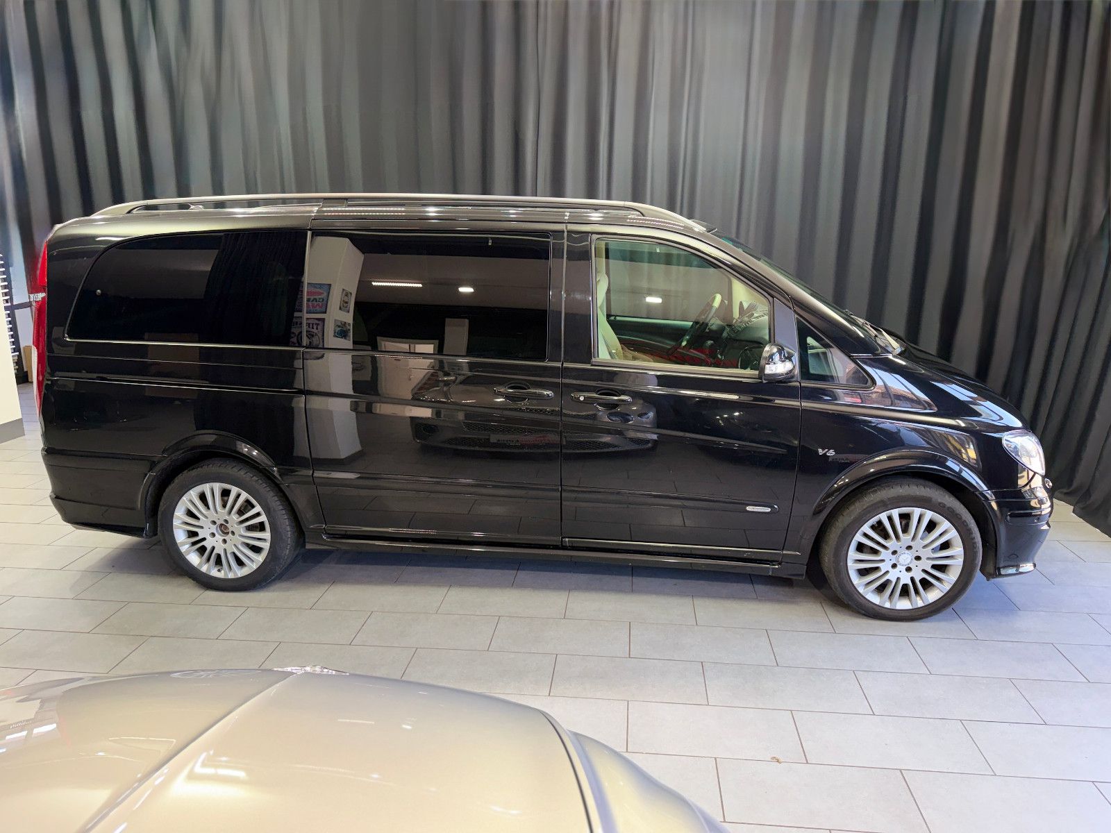 Fahrzeugabbildung Mercedes-Benz Viano 3.0 CDI LANG |AHK|PANO|LUFT