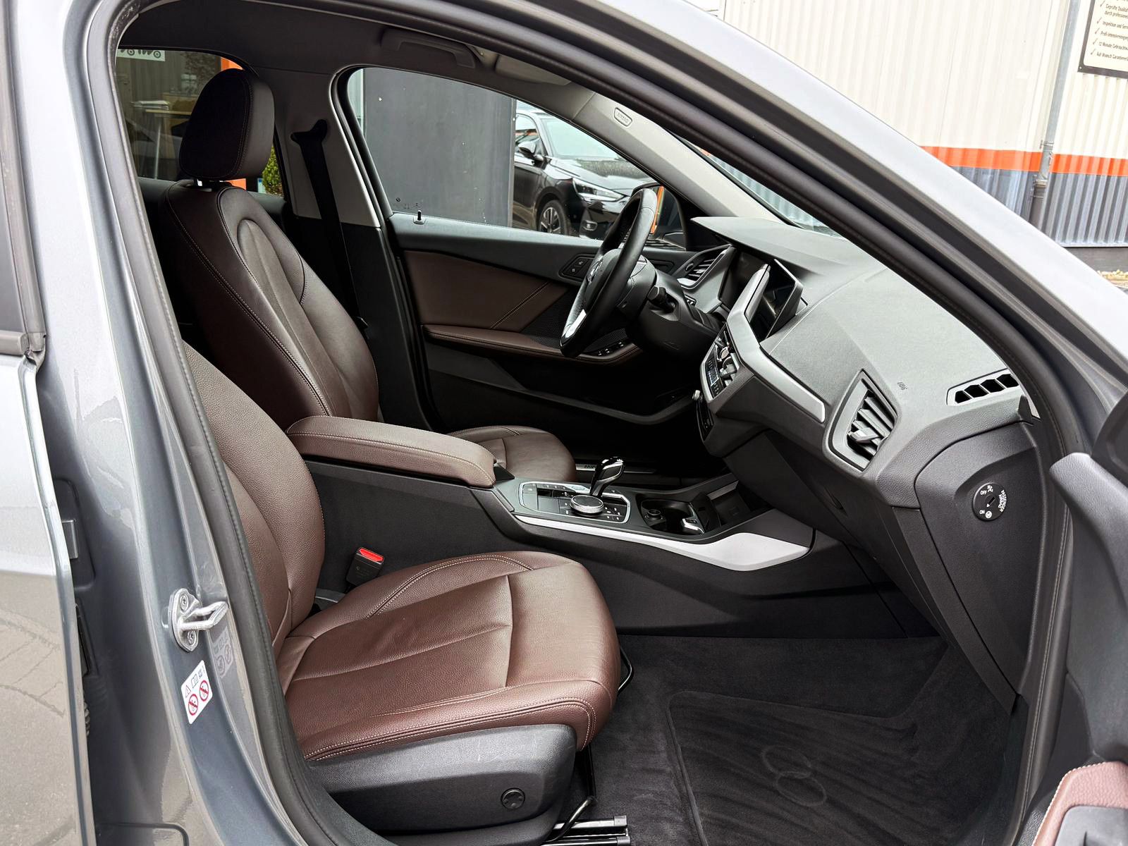 Fahrzeugabbildung BMW 118i Steptronic Advantage LED SHZ KAM PDC NAV BT