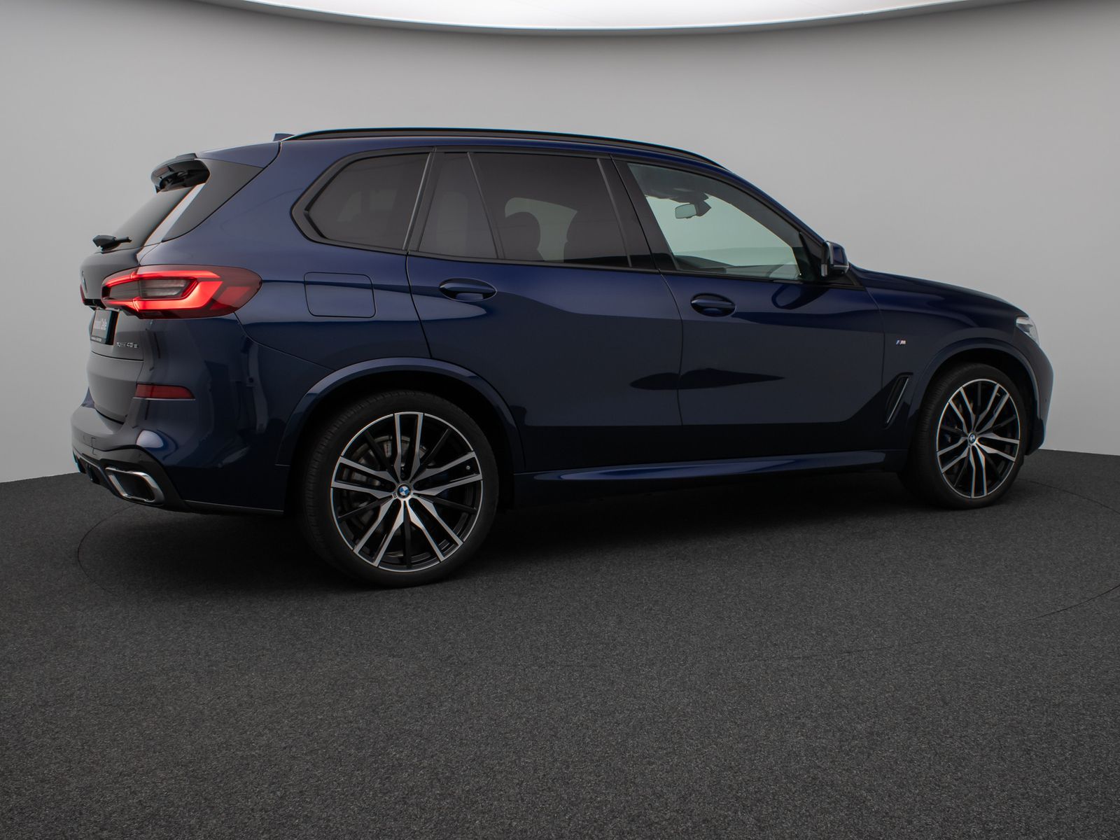 Fahrzeugabbildung BMW X5 xD45e M Sport Panorama 360°HUD DAB H/K 22Zoll