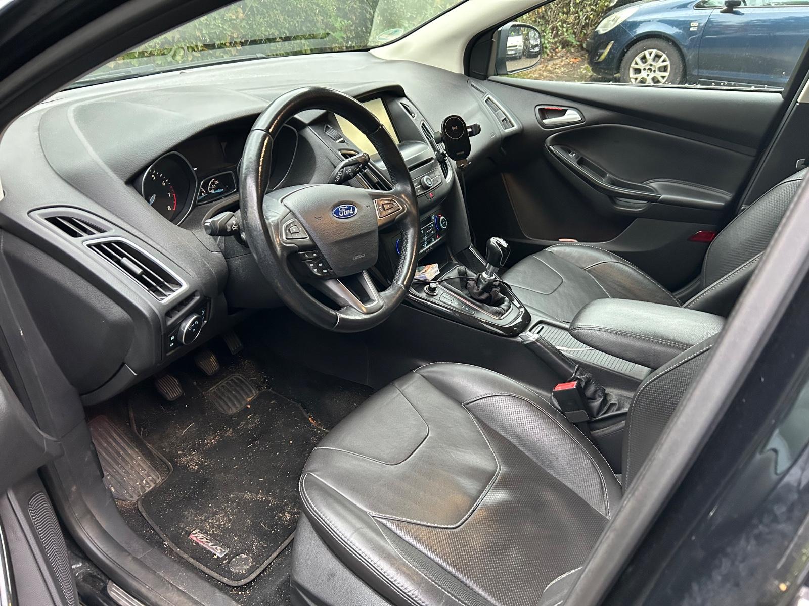 Ford Focus 2015 — photo 12