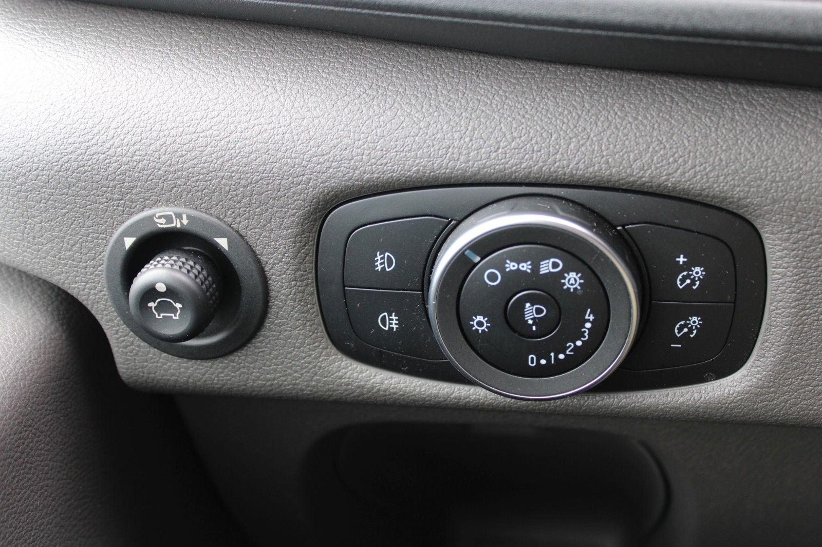 Fahrzeugabbildung Ford Transit 330 L2 TREND Kasten KLIMA AHK