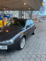 Alfa Romeo 147 1.6 - Alfa Romeo Spider: 1.6
