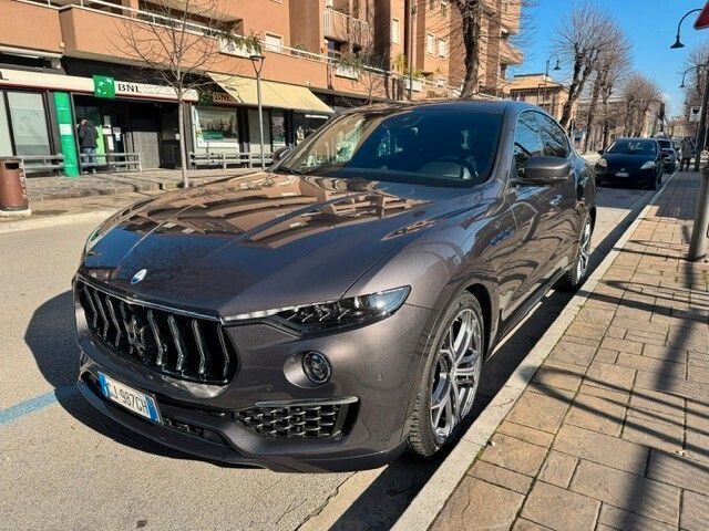 Другие Maserati Levante 330 CV MHEV AWD GT