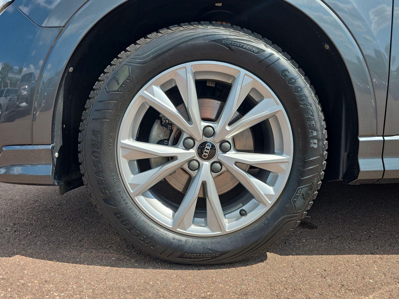 Fahrzeugabbildung Audi Q3 35 TFSI S line LED PANO STANDHZG 18"