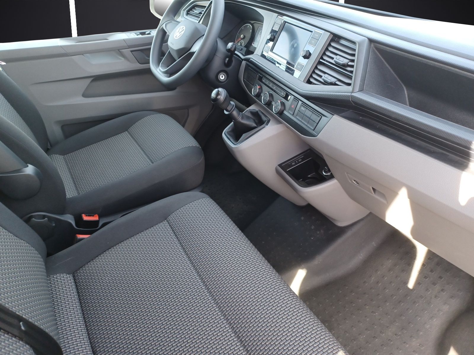 Fahrzeugabbildung Volkswagen T6 Kombi T6.1 TDI 9-Sitzer LR Klima GRA RFK SH