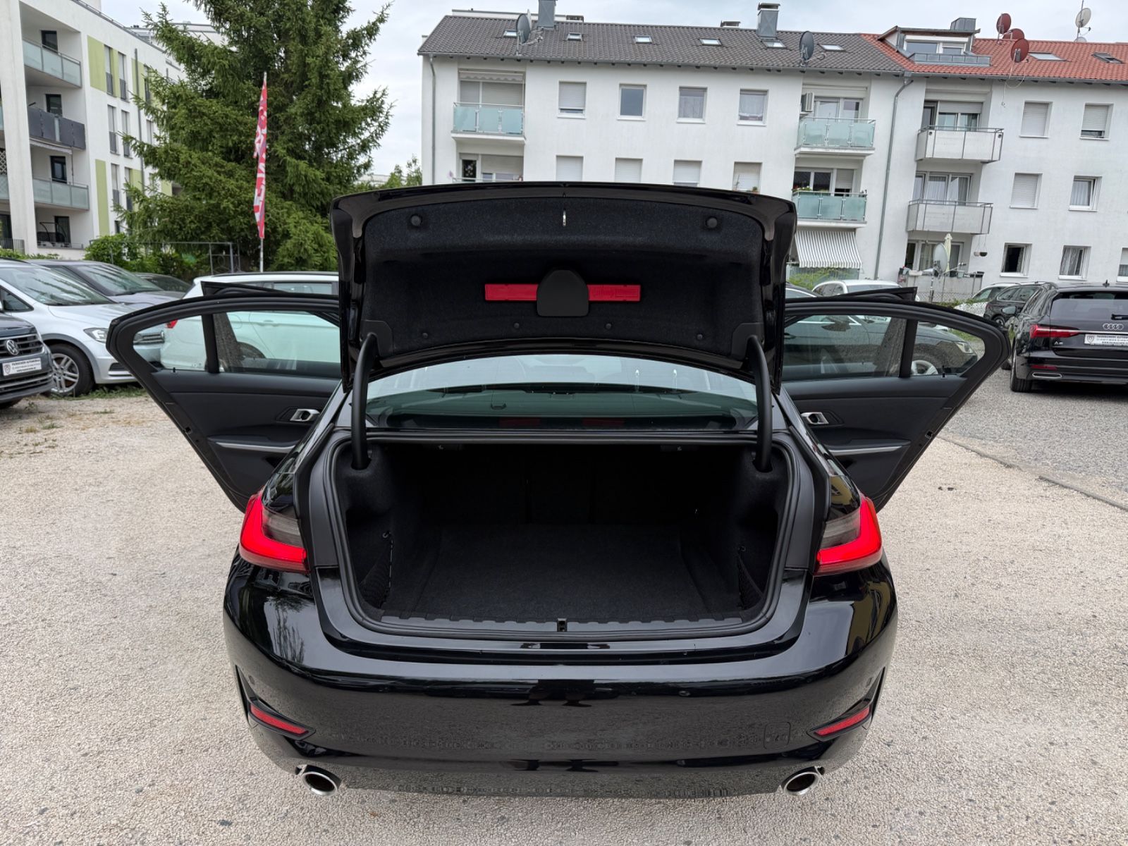 BMW 320d Lim Advantage Aut LED Navi 1.Hand foto 17