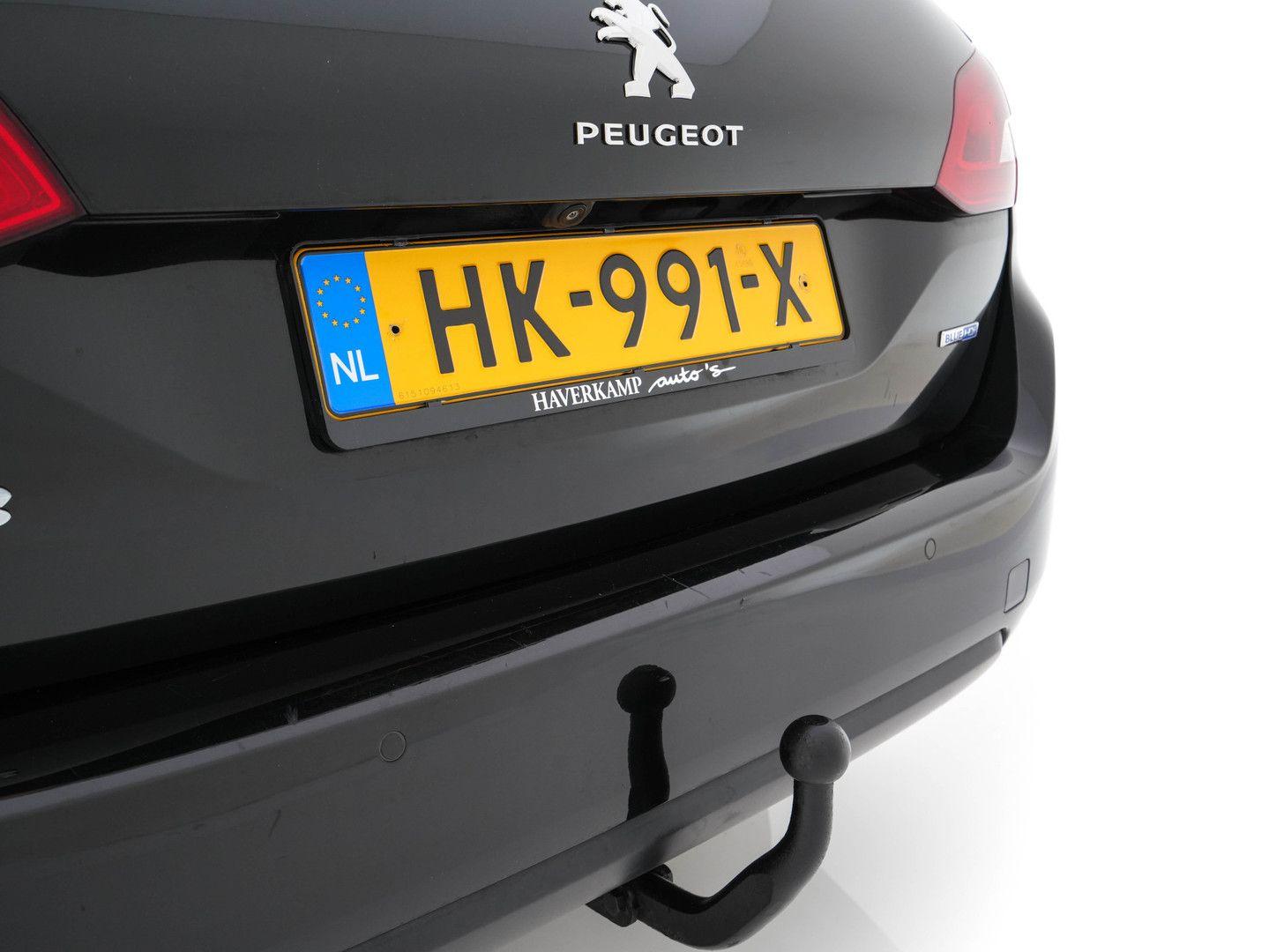 Peugeot 308 2015 — photo 24