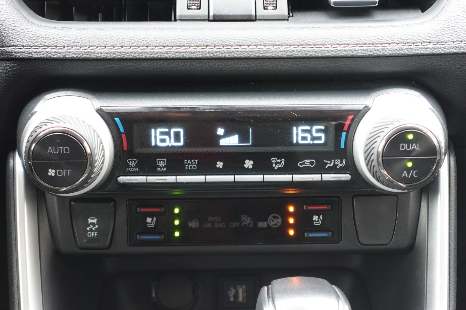 Toyota RAV 4 2.5 Hybrid Lounge Allrad 5J Garantie