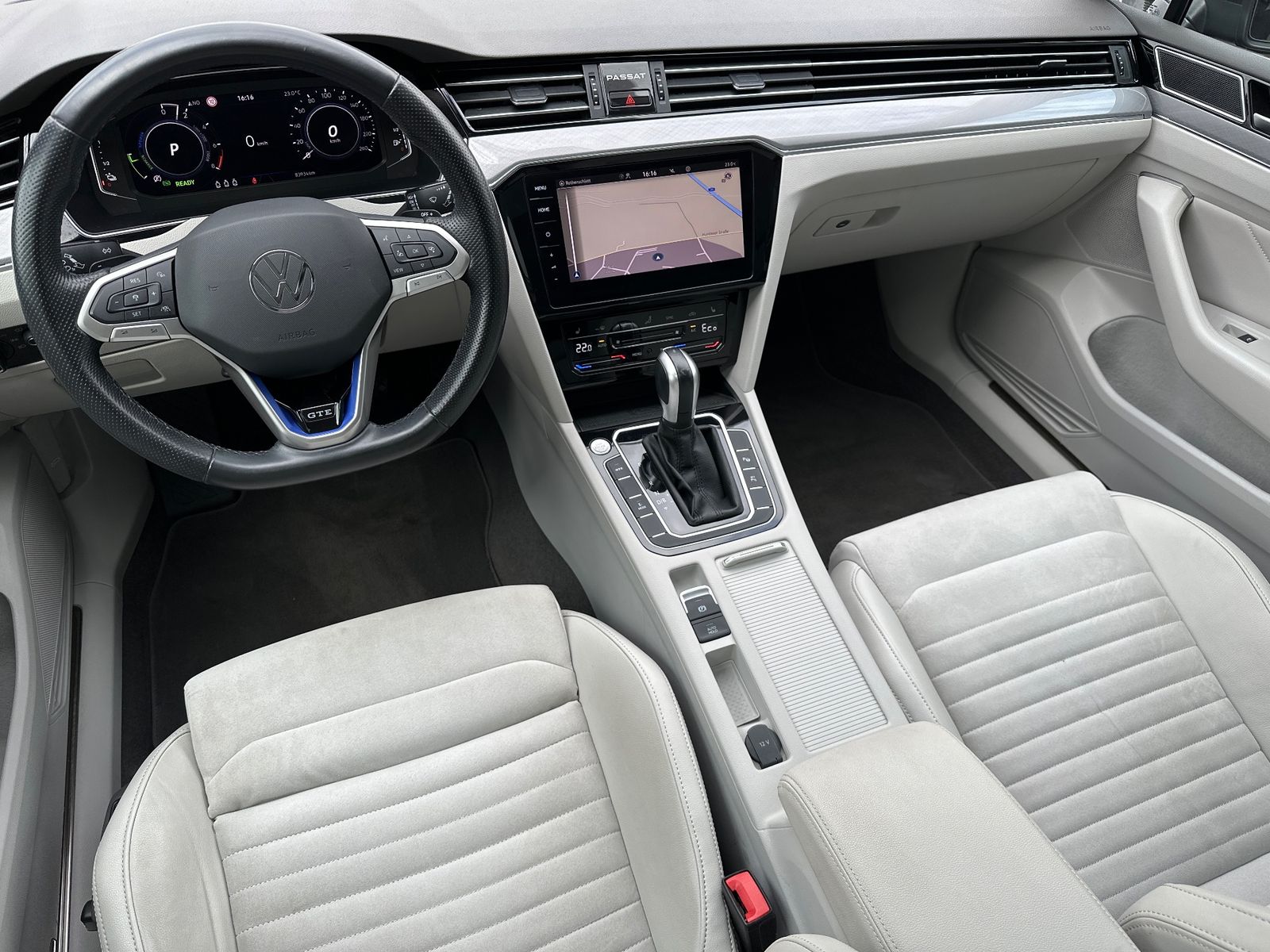 Fahrzeugabbildung Volkswagen Passat Variant GTE NAV+IQLIGHT+AHK+PANO+KAM+360°
