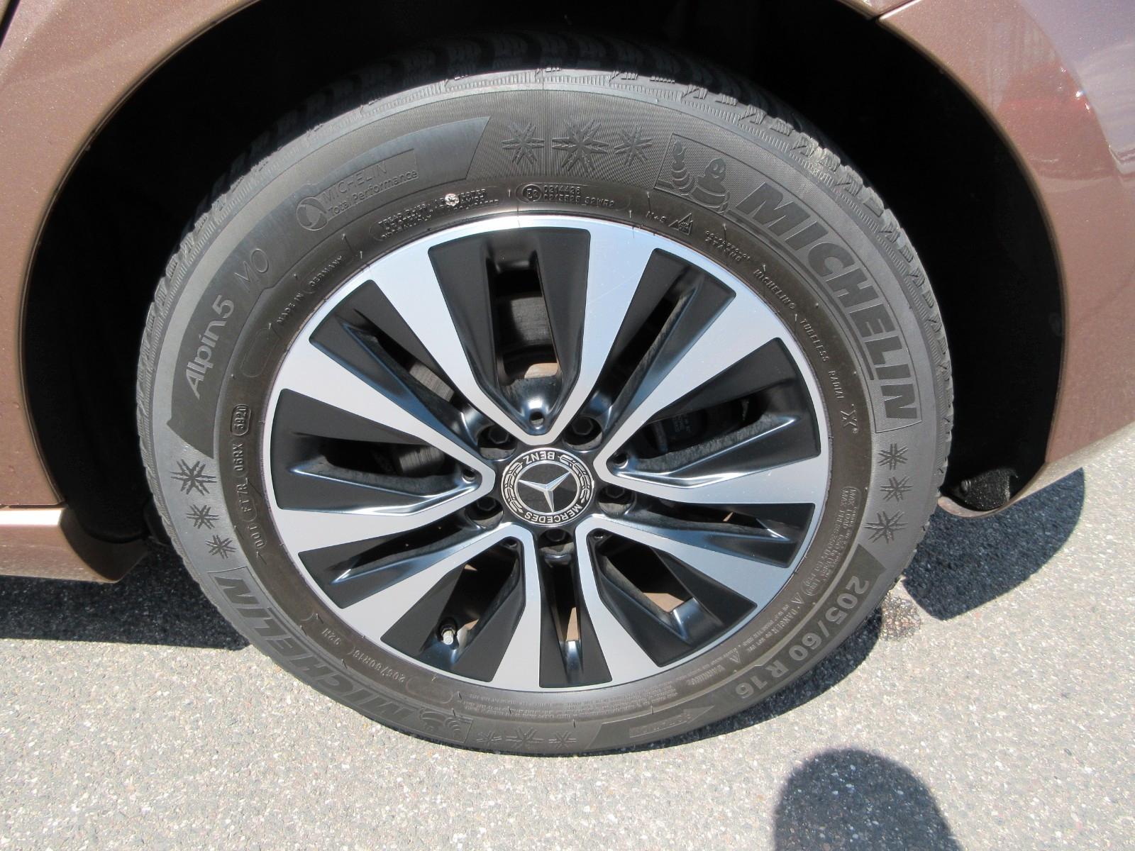 Mercedes-Benz A 180 Progressive 7G LED Navi Kamera CarPl. Ambi