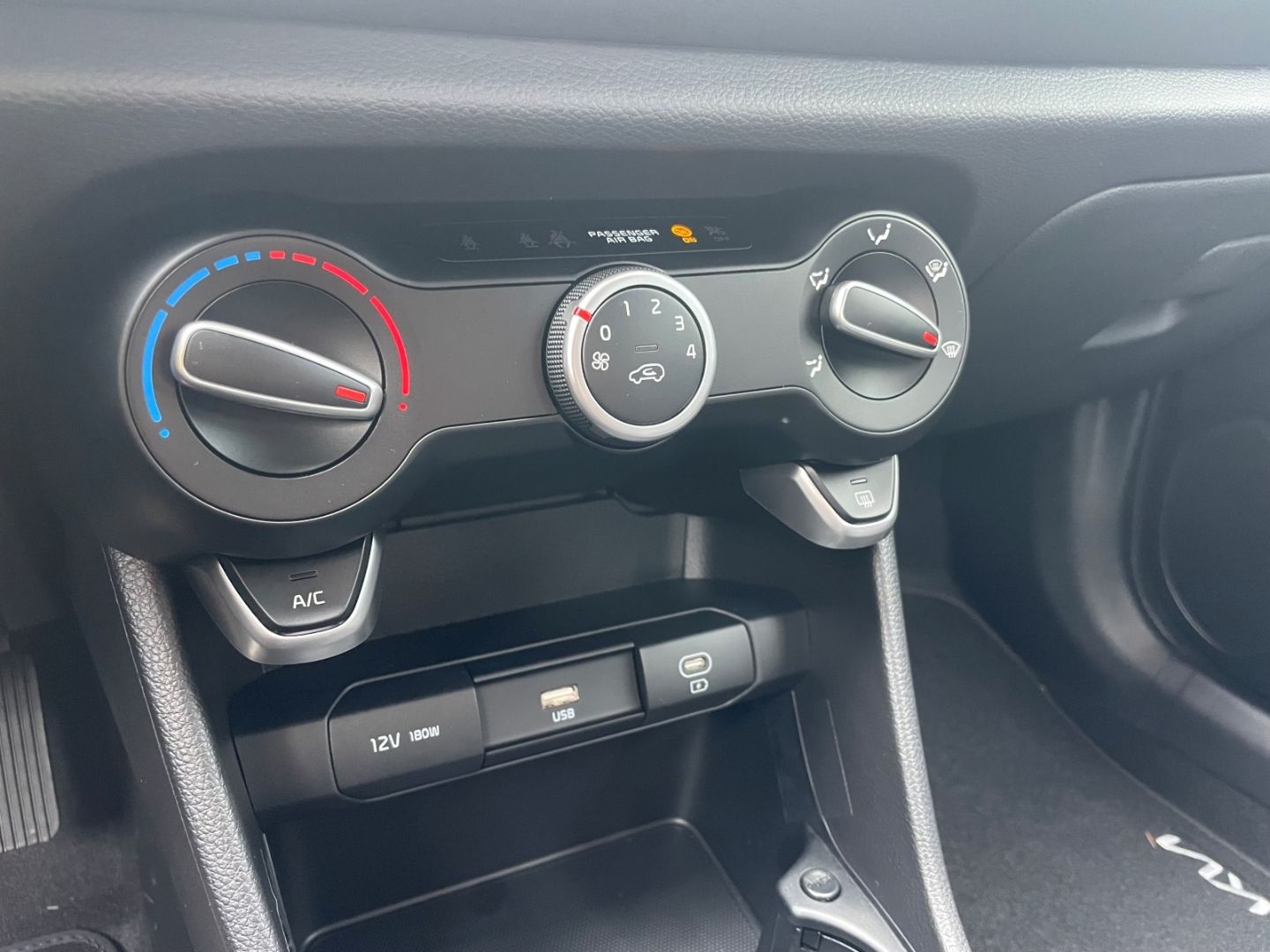 Fahrzeugabbildung Kia Picanto Vision Kamera PDC DAB Navi Verkehrszeich