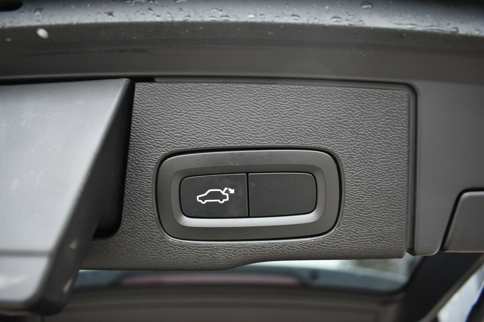 Fahrzeugabbildung Volvo XC60 T8 Twin Eng* R-Design Luft*ACC*AHK*AWD*STHZ