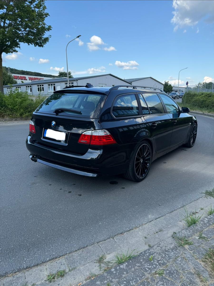 BMW 525 2009 — interior