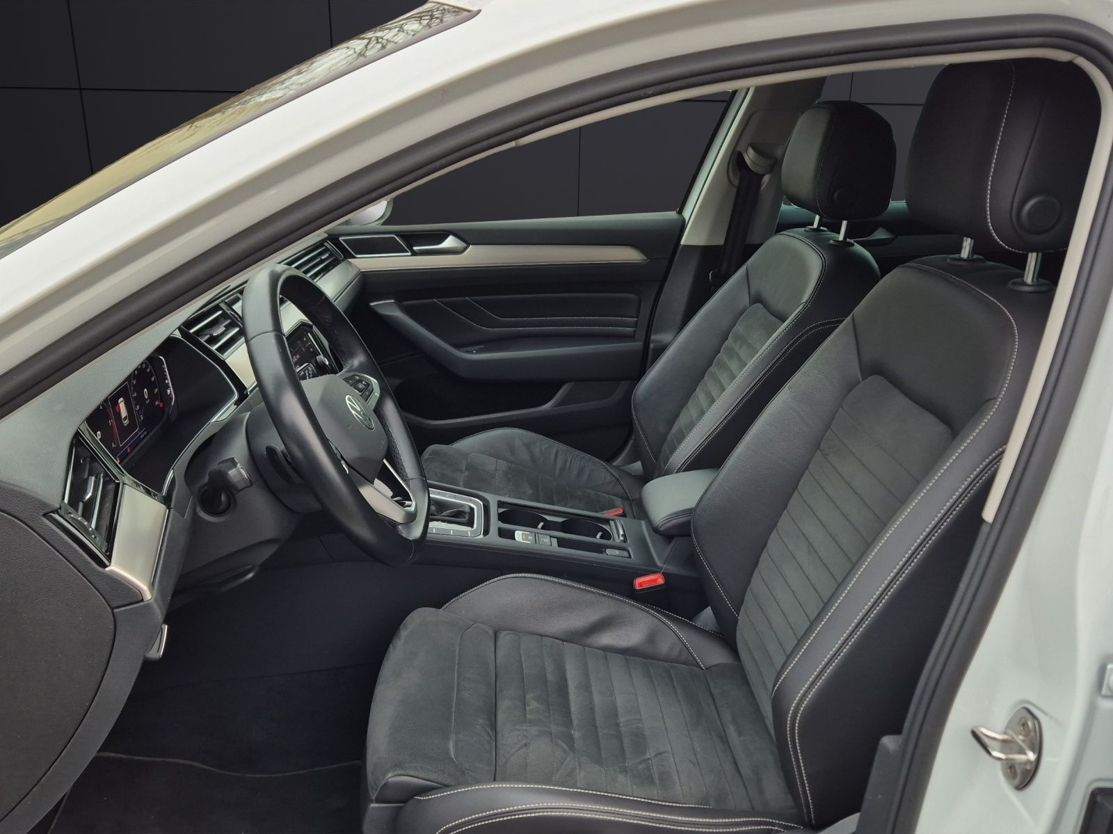 Fahrzeugabbildung Volkswagen Passat Variant TDI Elegance DSG Matrix Navi AID