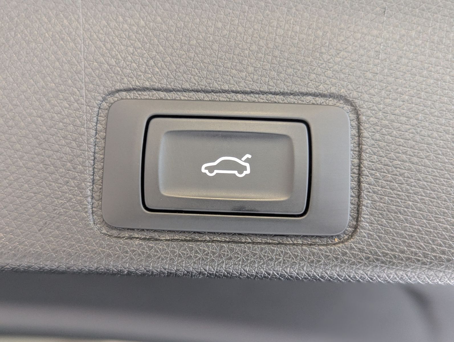 CUPRA Terramar 1.5 eTSI Sennheiser Edge-Paket HUD 19" - Image 17