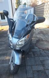Honda S-Wing mit Griffheizung u. Koffer - gebrauchte Roller