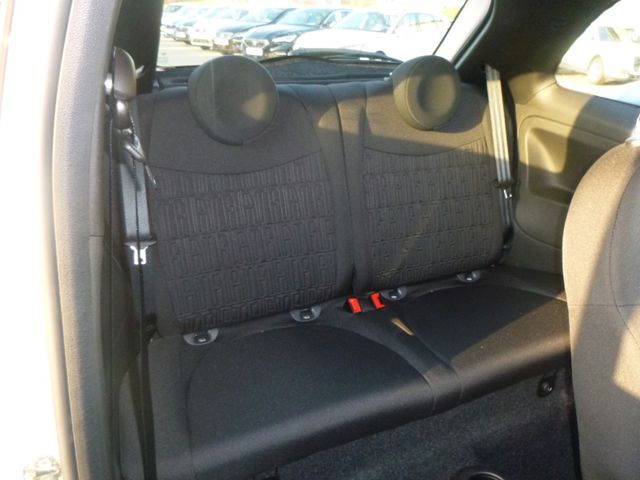 Fahrzeugabbildung Fiat 500 >NAVI/Einparkhilfe/TEMP