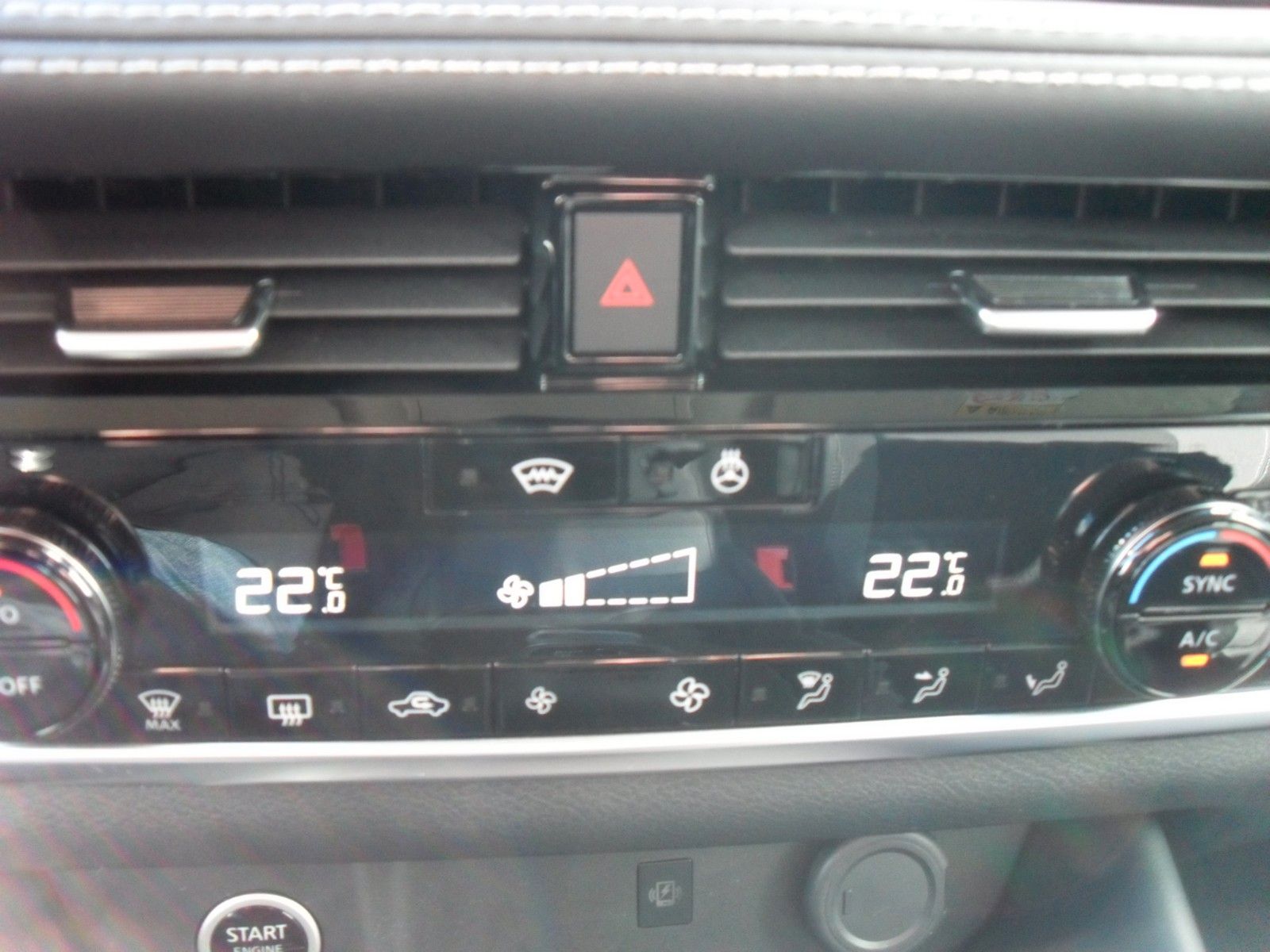 Fahrzeugabbildung Nissan Qashqai 1,3 N-Connecta | WP | ACC | HeadUp