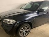BMW X5 xDrive30d -NAVI+HEAD-UP+LEDER+AHK-PANO - BMW X5 mit Diesel-Antrieb