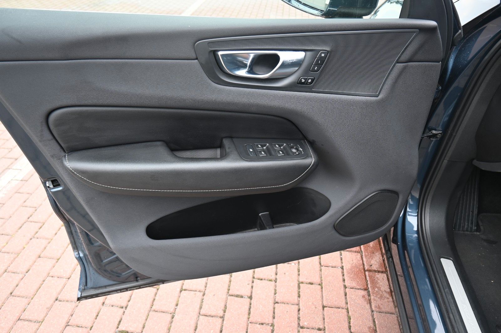 Fahrzeugabbildung Volvo XC 60 Inscript. T8 PHEV AWD*HUD*Massage*Luft*AHK